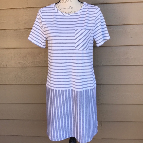 Doe & Rae Dresses & Skirts - Doe & Rae Striped Button Down Back Dress EUC